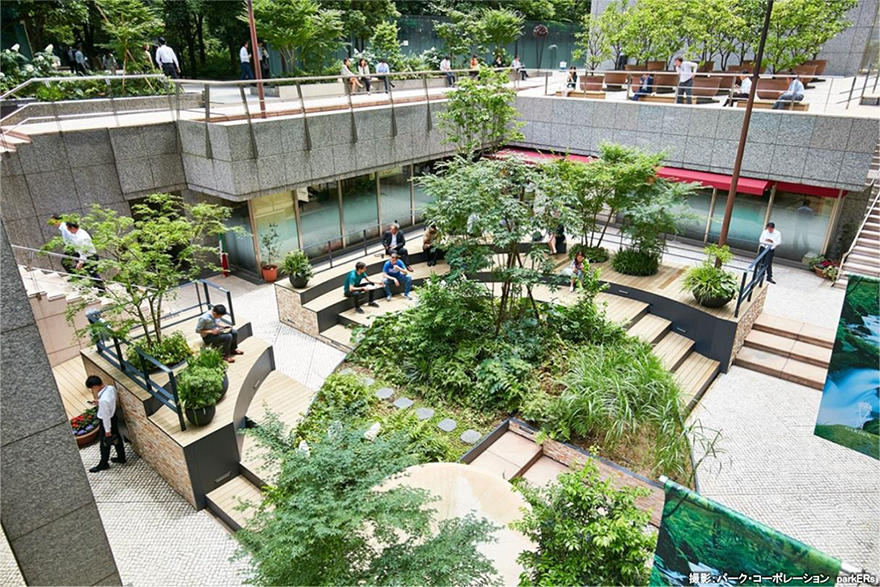 大手町ファーストスクエアの中庭画像
